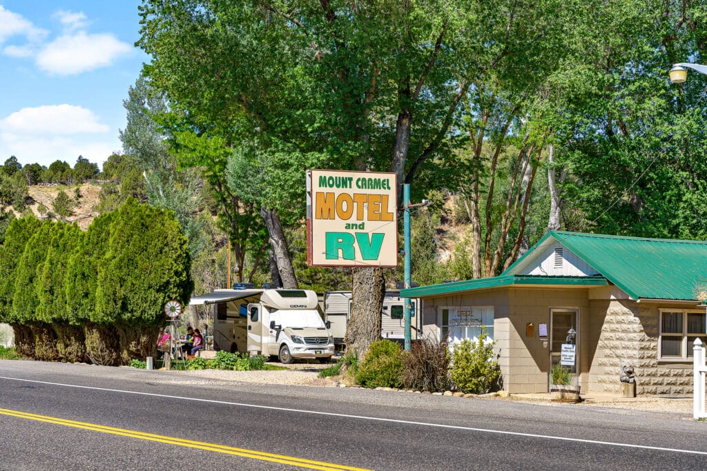 Mount Carmel Motel and RV Park